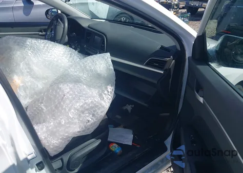 2019 Hyundai Elantra Se z USA, uszkodzony, nr VIN 5NPD74LF6KH484623